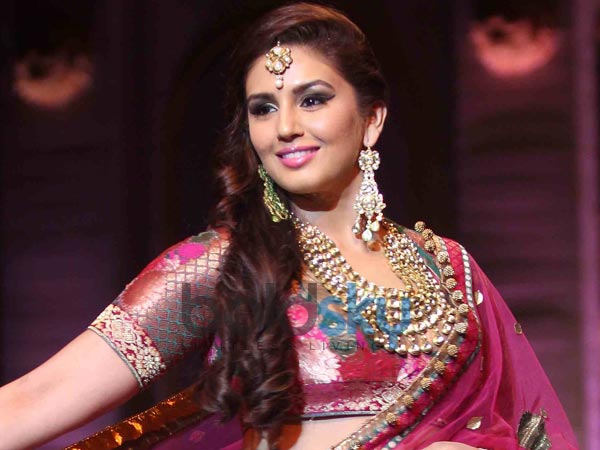 ബ്രൈഡല്‍ ഫാഷന്‍ വീക്ക്, ആലാപ് കളക്ഷന്‍സ്