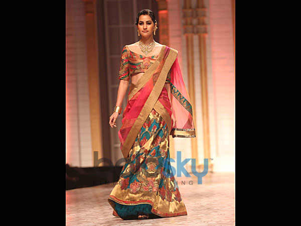 ബ്രൈഡല്‍ ഫാഷന്‍ വീക്ക്, ആലാപ് കളക്ഷന്‍സ്