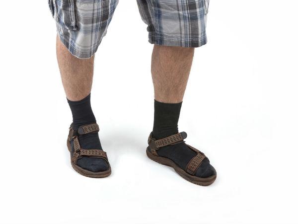 ഇണങ്ങാത്ത വസ്‌ത്രങ്ങള്‍