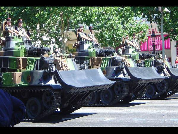 തമാശയ്‌ക്ക്‌ ബുള്‍ഡോസര്‍ ഓടിക്കാം