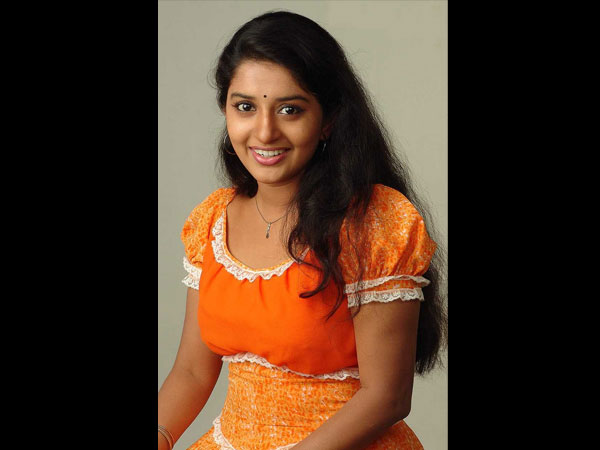 ഓറഞ്ച് ഫ്രോക്കില്‍