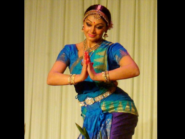 ശോഭനയെ കാണൂ 