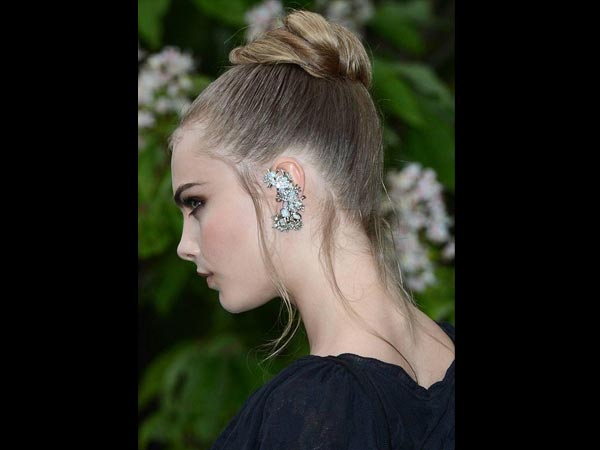 ഉയര്‍ത്തിക്കെട്ടി 