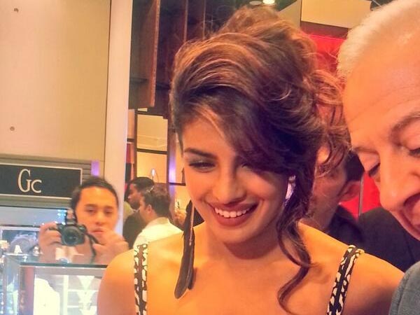 ഫാഷനബിള്‍ ഹെയര്‍ സ്റ്റൈല്‍