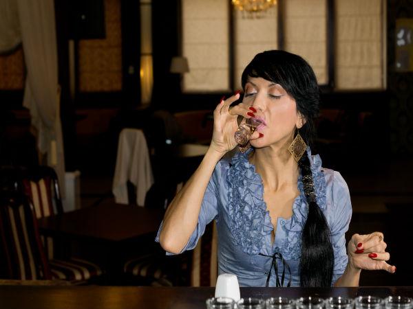 8. ബിയര്‍ രുചിക്കുന്നവര്‍