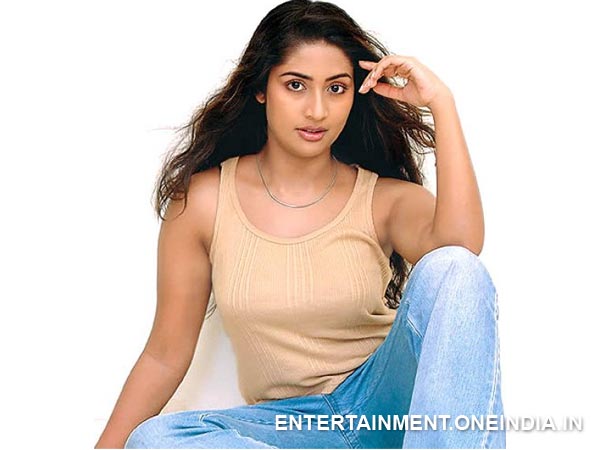 നവ്യ നായര്‍