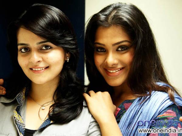 റോമയെ വിവിധ വസ്ത്രങ്ങളില്‍ കാണൂ 