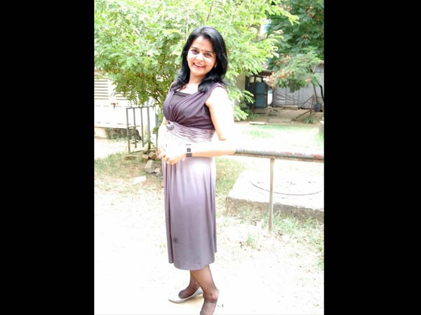 റോമയെ വിവിധ വസ്ത്രങ്ങളില്‍ കാണൂ 