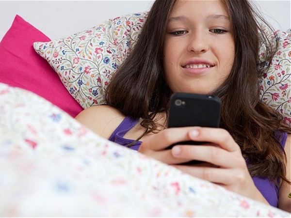 കിടന്നാല്‍ ഫോണ്‍ ഉപയോഗിക്കുന്നത്