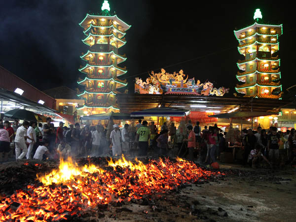 വിചിത്രം, ഈ ആചാരങ്ങള്‍