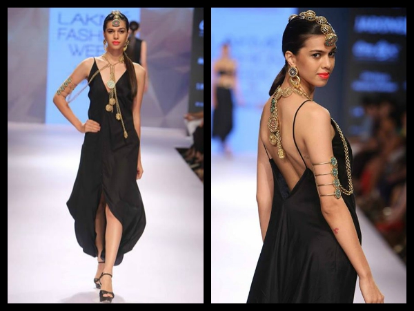 നെറ്റിച്ചുട്ടിയും ആഭരണങ്ങളും