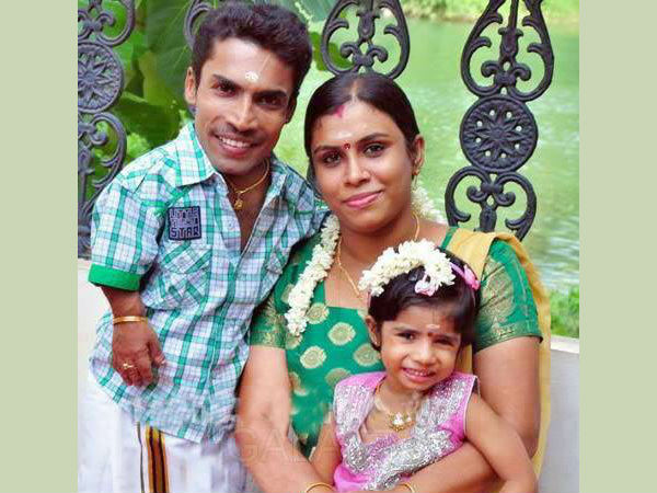 പക്രു-ഗായത്രി