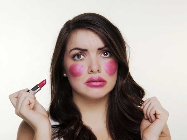 മുഖ രോമങ്ങളും ക്രമീകരിക്കാത്ത പുരികവും 