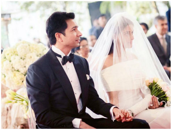 അസിന്റെ വിവാഹവസ്ത്രം കാണൂ