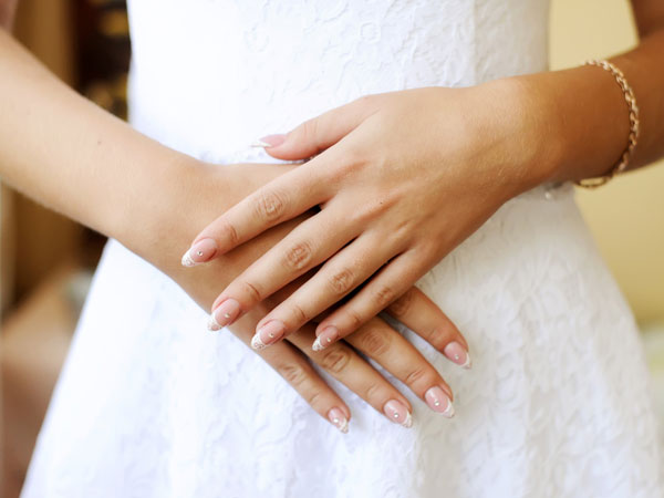 നഖത്തില്‍ ഇരുണ്ട നിറത്തിലുള്ള വര