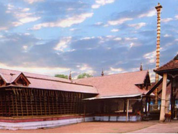 സ്ത്രീകള്‍ക്ക് ക്ഷേത്രവിലക്ക്