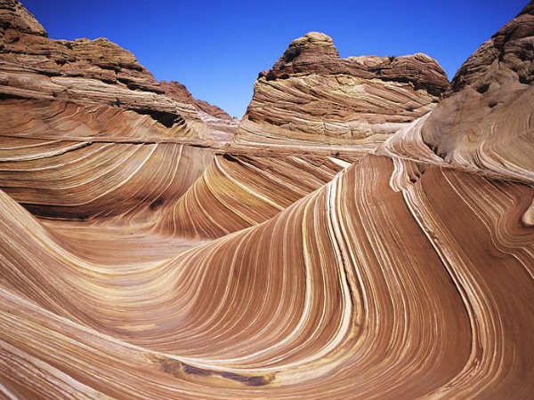 അത്ഭുതം സൃഷ്ടിക്കും ഈ തിരമാല