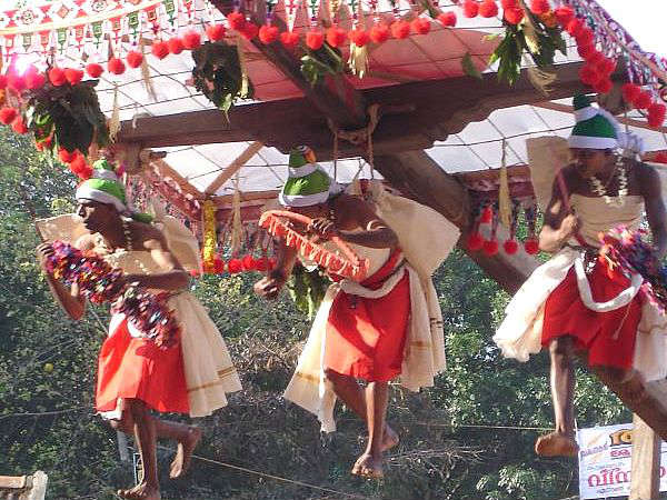 ഗരുഡന്‍ തൂക്കം