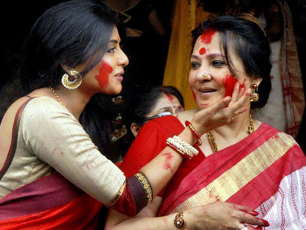 ഓരോ മതവും മറ്റൊന്നിൽ നിന്നും വേറിട്ടു കിടക്കുന്നു - ആത്മീയത അവയെ യോജിപ്പിക്കുന്നു ഓരോ മതവും മറ്റൊന്നിൽ നിന്നും വേറിട്ടു കിടക്കുന്നു - ആത്മീയത അവയെ യോജിപ്പിക്കുന്നു