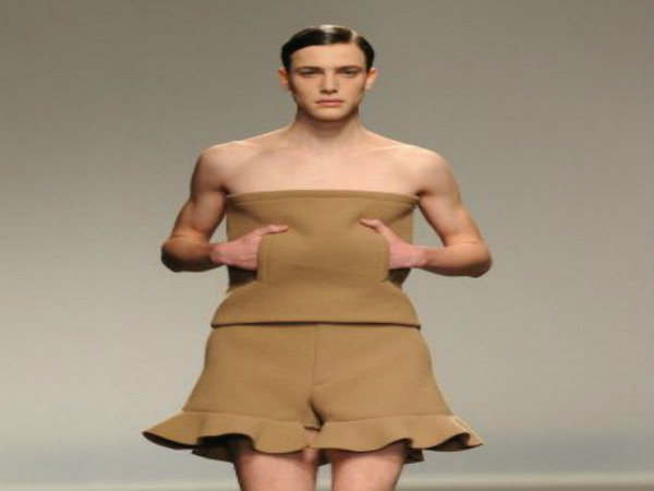 വാഹനത്തില്‍ വച്ചു ചുംബിയ്‌ക്കരുത്‌