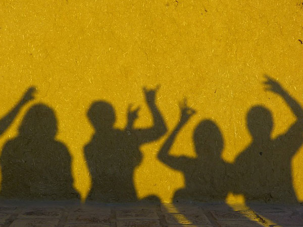  നിഴല്‍ നോക്കി കളിയ്ക്കരുത്