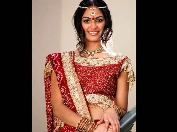 അവളുടെ കയ്യിലെ ചുവന്ന വളകള്‍.....