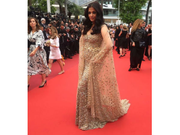 കാന്‍സ് റെഡ് കാര്‍പ്പറ്റില്‍ ഐശ്വര്യയ്ക്ക് സംഭവിച്ചത്...