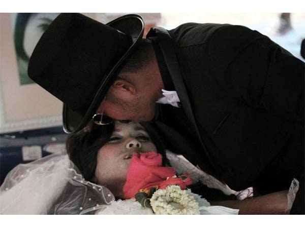 മരത്തിനു മുകളില് വിശ്രമം മരത്തിനു മുകളില് വിശ്രമം