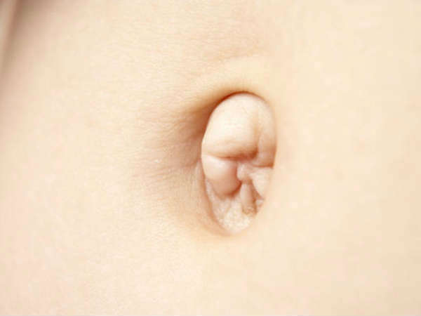  പുറത്തേക്ക് തുറിച്ച് നില്‍ക്കുന്ന പൊക്കിള്‍