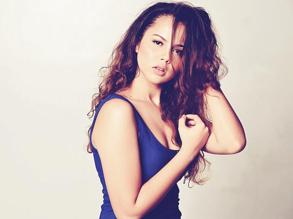 മുടിയ്ക്ക് നിറം നല്കുന്നു മുടിയ്ക്ക് നിറം നല്കുന്നു