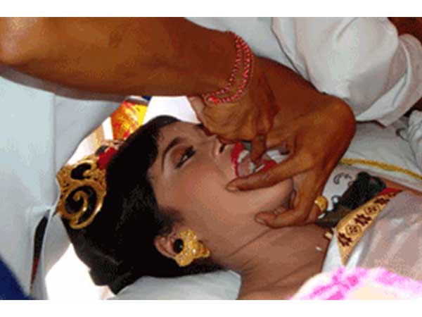 ബാലിയിലെ പല്ല് രാകല് ബാലിയിലെ പല്ല് രാകല്