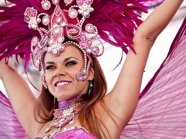  ഹോട്ട് സ്ത്രീകളെ കാണണമെങ്കില്‍....