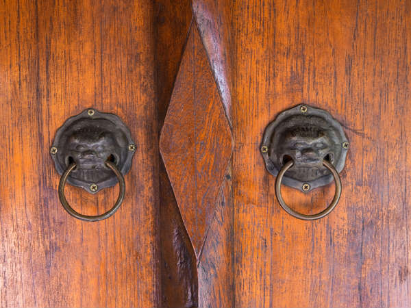  ഇരുപാളികളുള്ള വാതില്‍