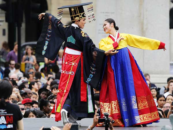 വിവാഹമോ അതോ ഫ്രീ സെക്സ് ലൈസന്സോ? വിവാഹമോ അതോ ഫ്രീ സെക്സ് ലൈസന്സോ?