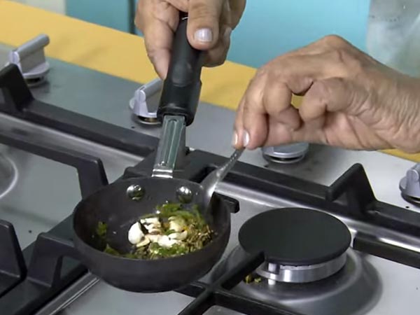 How To Make Quick Rava Idli At Home How To Make Quick Rava Idli At Home