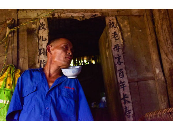 ആരാണദ്ദേഹം ആരാണദ്ദേഹം