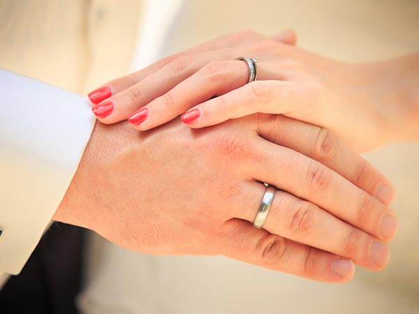 തടിച്ച തള്ളവിരലുള്ള സ്ത്രീയെ കെട്ടരുതേ....