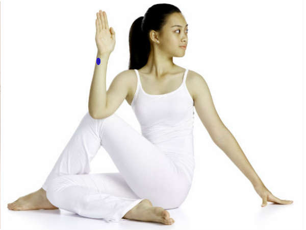 ചെറുവിരലിന് താഴെയായി ചെറുവിരലിന് താഴെയായി