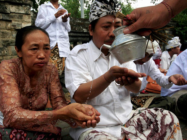  മുതിര്‍ന്നവരെ ബഹുമാനിക്കാത്തവര്‍