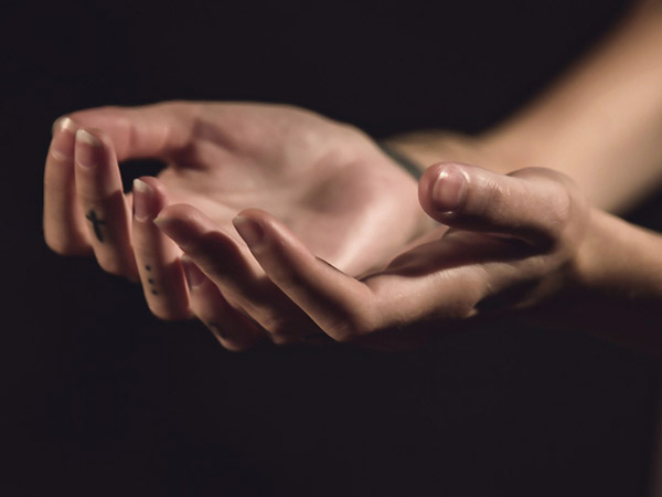 കെട്ടും മുന്‍പു ചെറുക്കന്റെ കൈ നോക്കണേ, പെണ്ണേ....