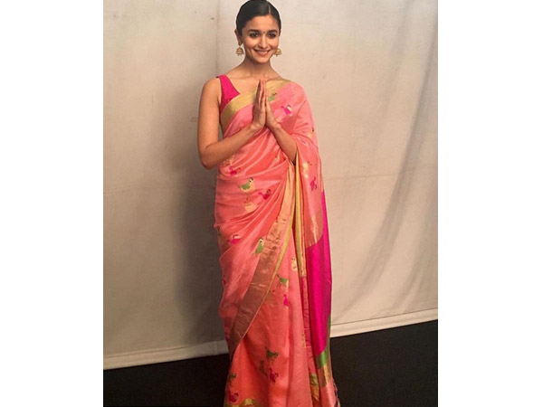 Alia Bhatt's Saree Style Book Is What You Need For Your Farewell