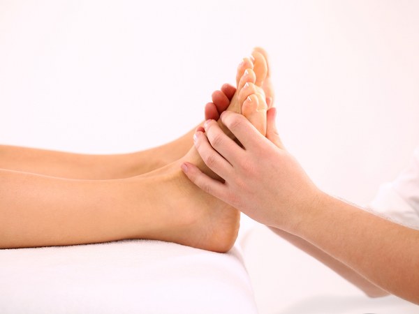 കിടക്കും മുന്‍പു പാദം മസാജ് ചെയ്യൂ, ഫലം