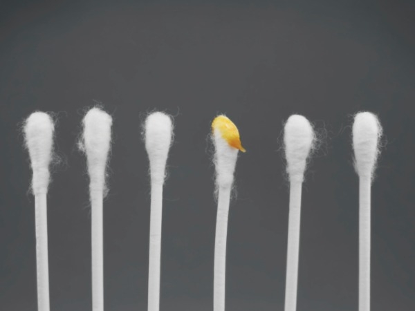 ഇയര്‍വാക്‌സ് മെഴുക് തിരി