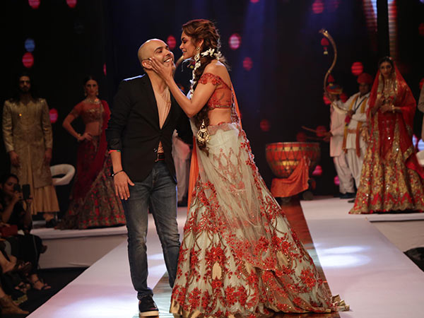 esha gupta latest outfits