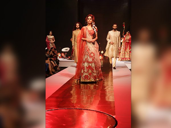 esha gupta latest outfits