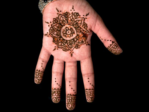 മണവാട്ടിയുടെ മയിലാഞ്ചിയ്ക്കു പുറകിലെ രഹസ്യം