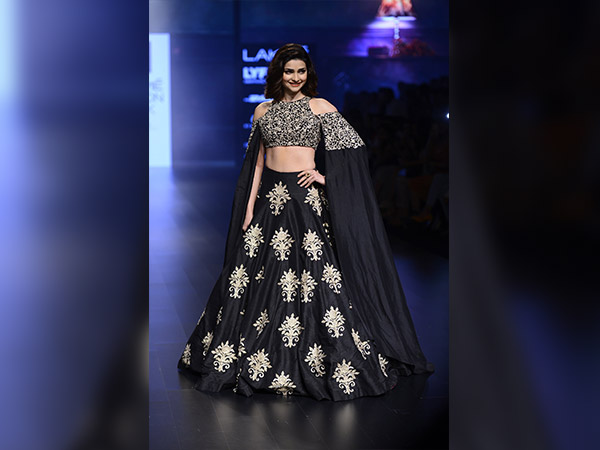  കോള്‍ഡ് ഷോള്‍ഡര്‍