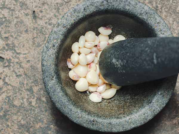 വെളുത്തുള്ളി കൊണ്ടു മുടികൊഴിച്ചില്‍ തടയൂ