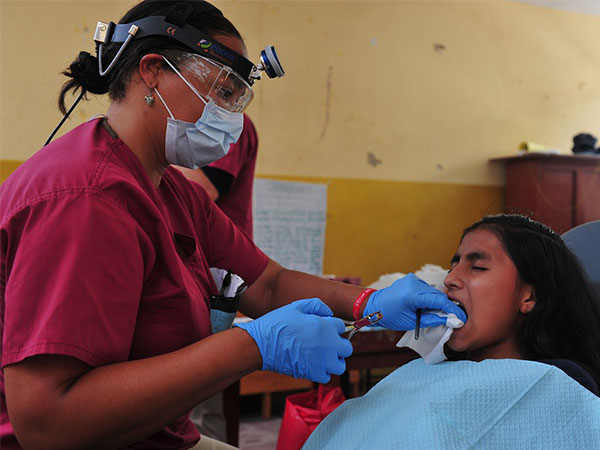 പല്ലു പോകുന്നതായി 