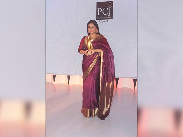 Vidya Balan In Kanjivaram Sari At Women Of Worth Awards
